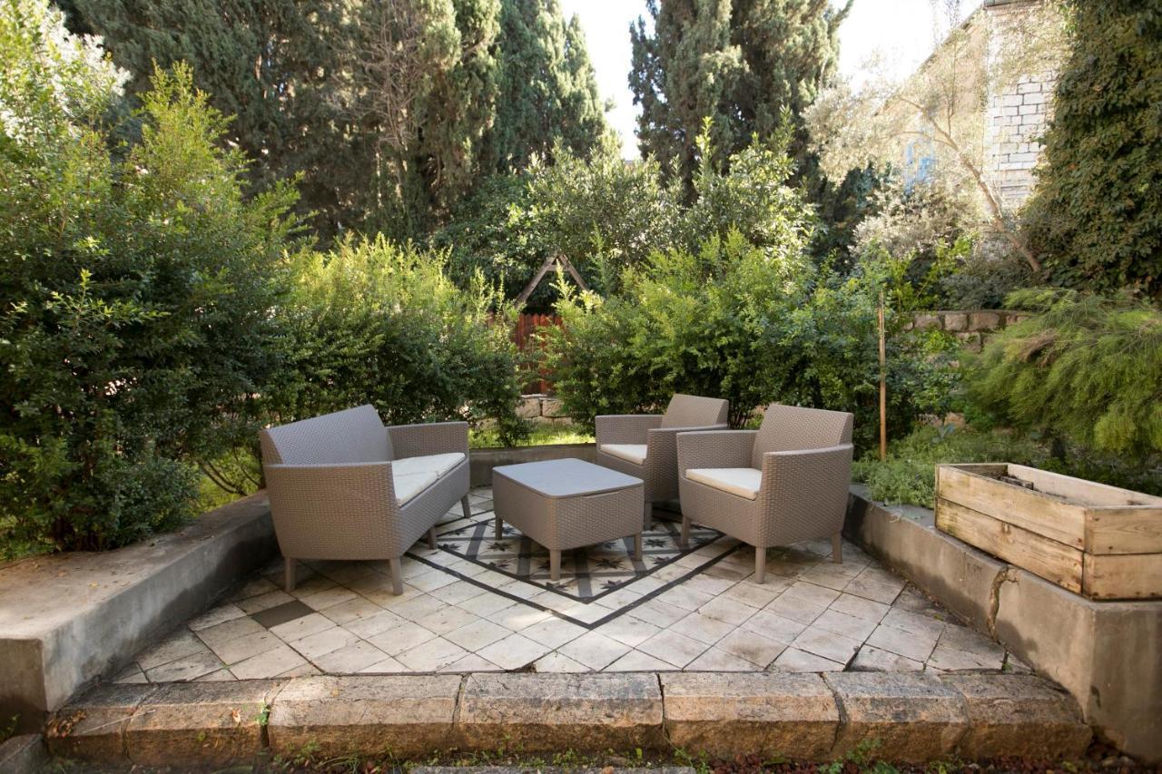 Historic 4-Bedroom Gem With Private Garden, Steps From Old City & Mamila Complex Jerozolima Zewnętrze zdjęcie